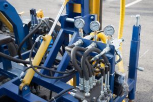 Zanieczyszczenia oleju hydraulicznego – jak je mierzyć i kiedy wymieniać olej?