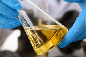 Olej hydrauliczny HLP vs HLPD vs HVLP – kiedy stosować każdy z nich?